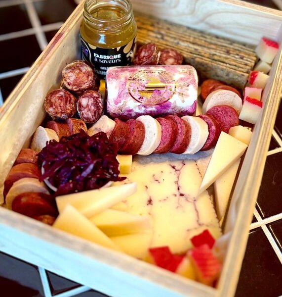 Plateau de fromages et charcuteries